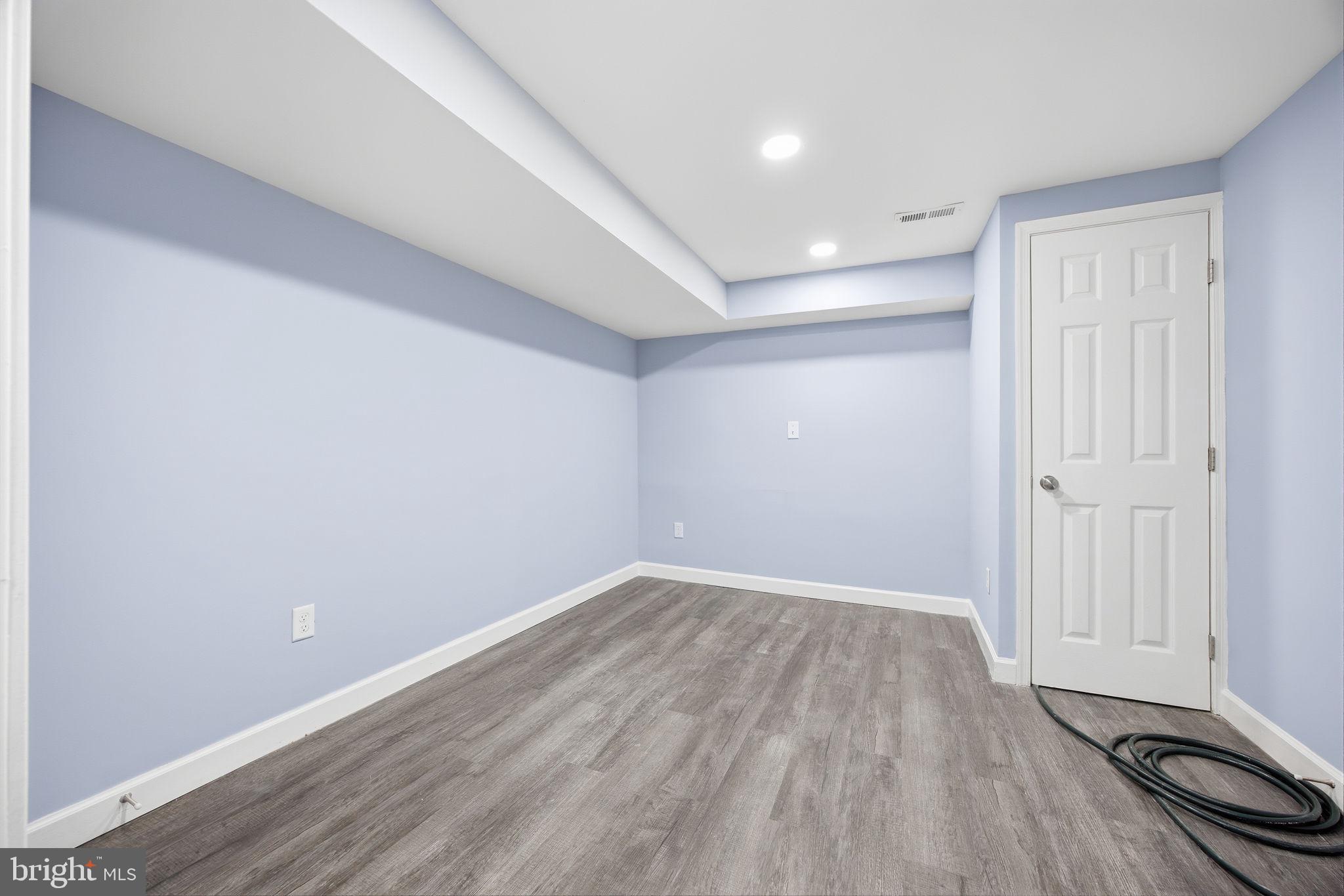 BROADWAY EAST - Residential