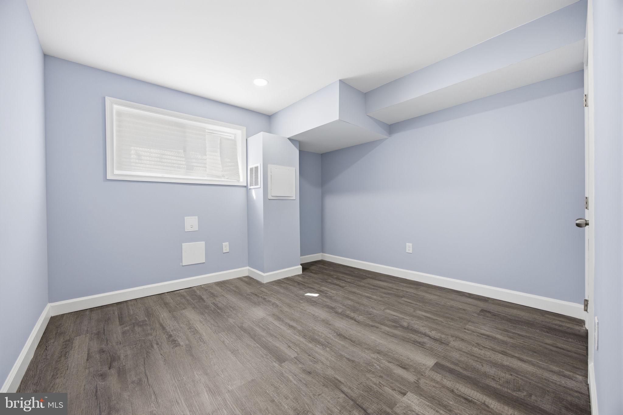 BROADWAY EAST - Residential