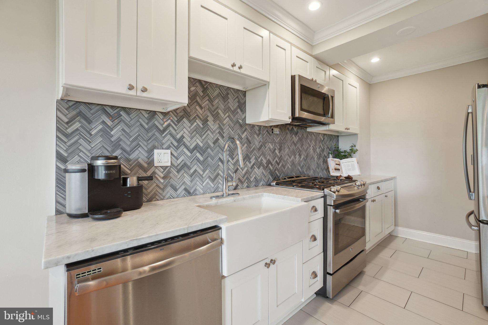 4201 CATHEDRAL AVENUE NW 1009W