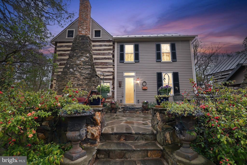 Photo of 37275 Charles Town Pike, HILLSBORO, VA 20132 (MLS # VALO2123700)