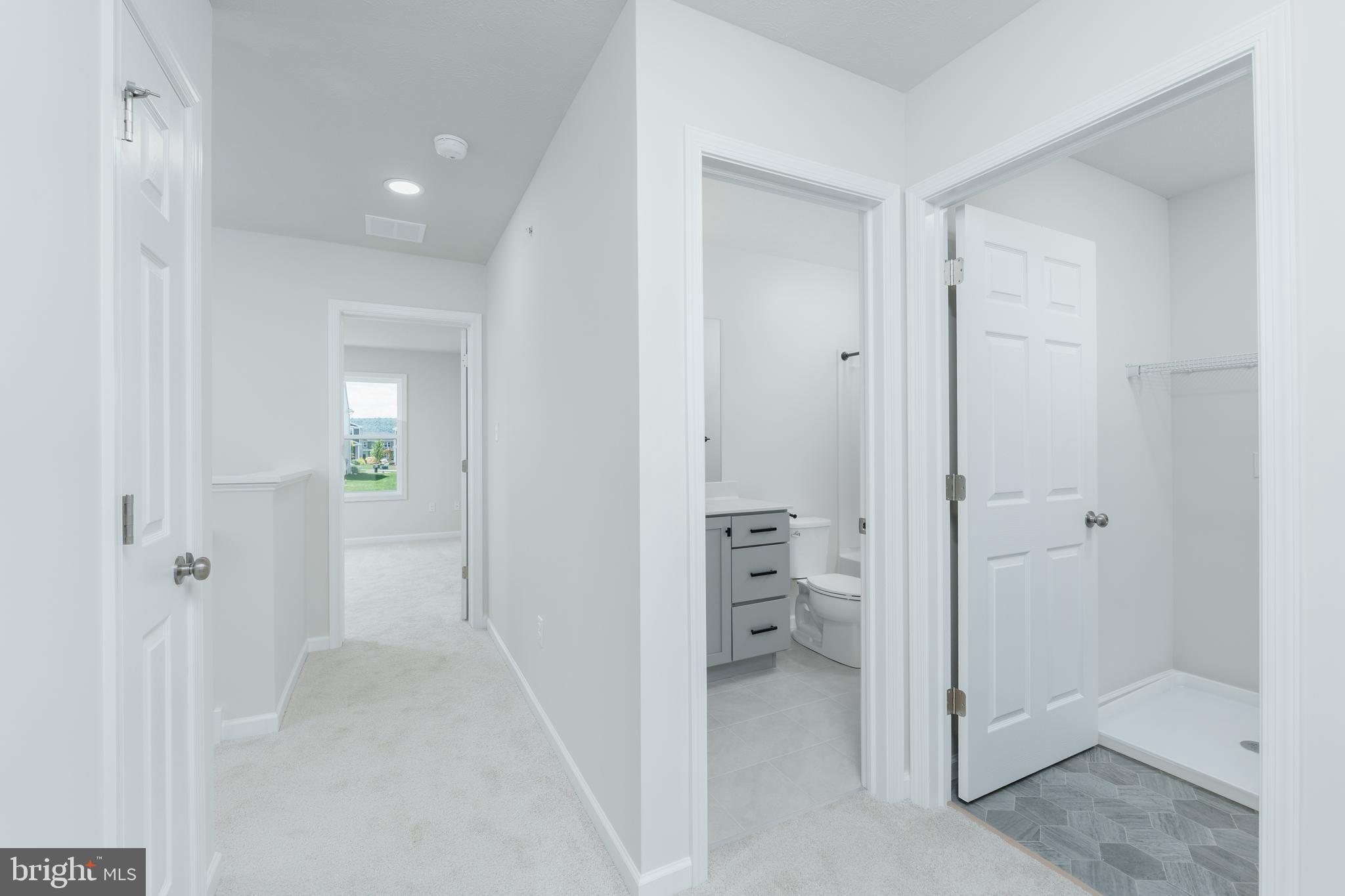 GRAYS POINTE - Residential