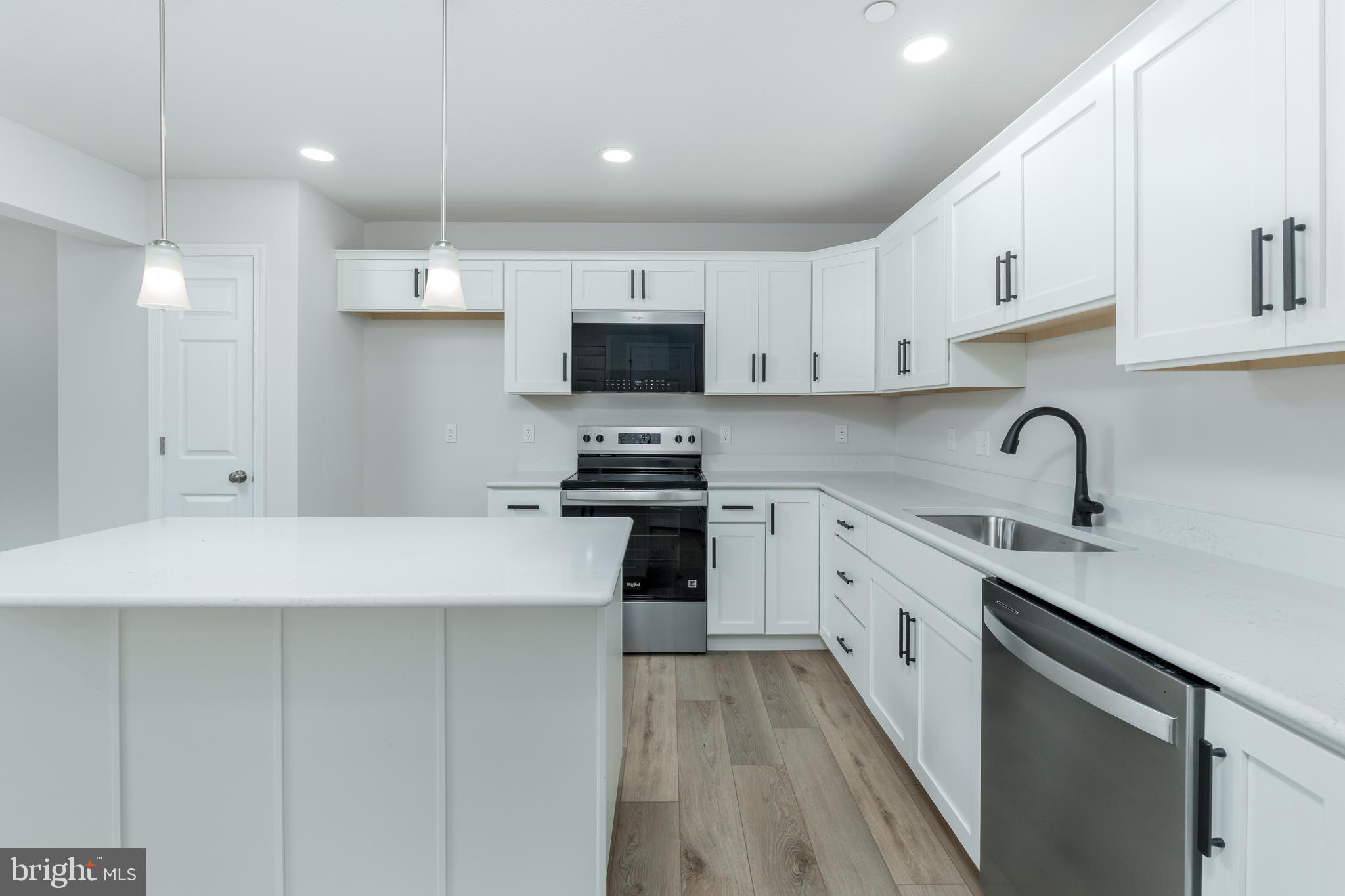 GRAYS POINTE - Residential