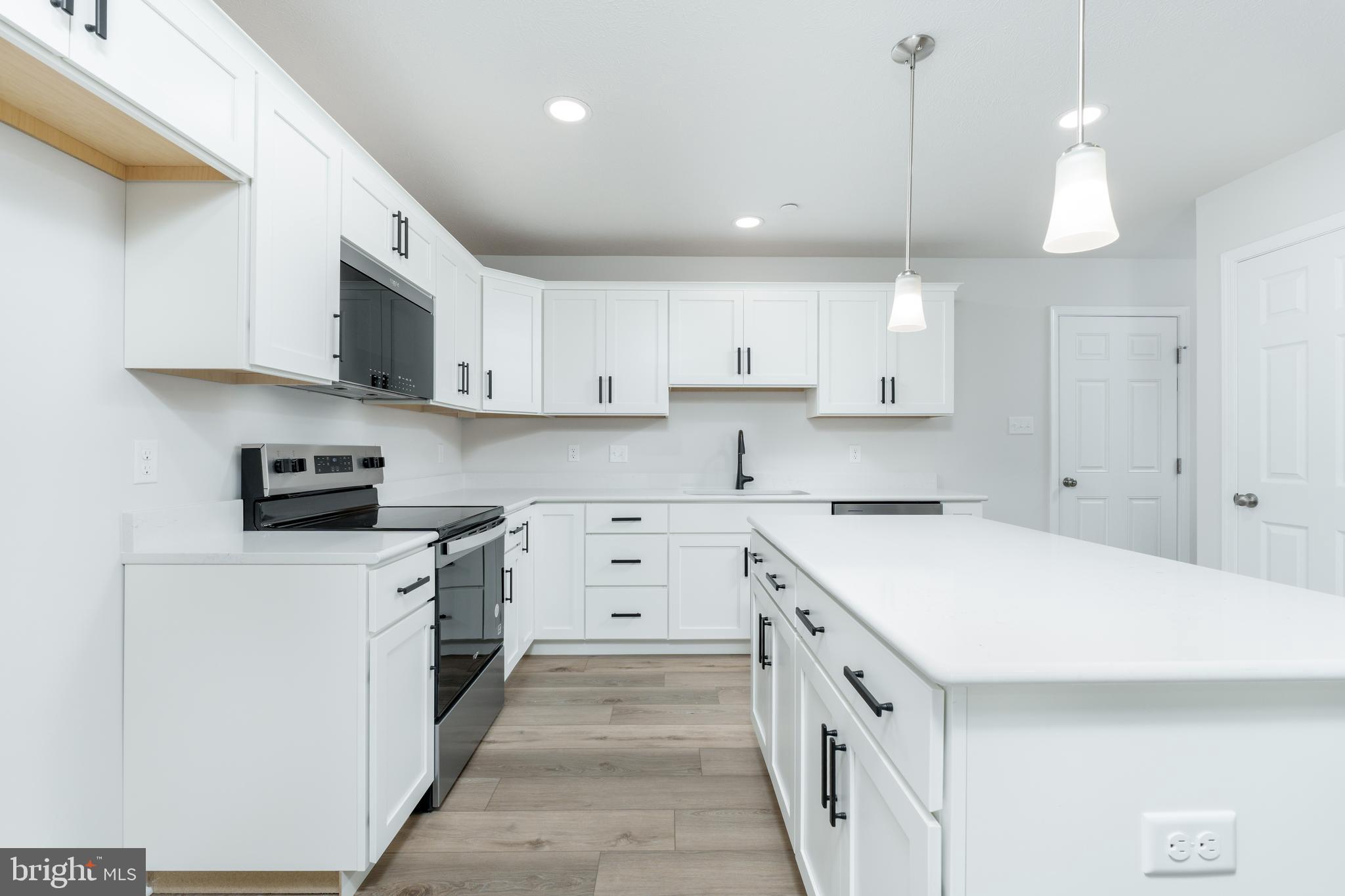 GRAYS POINTE - Residential