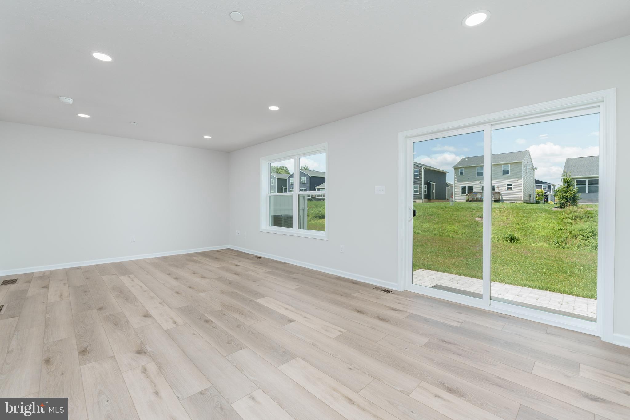 GRAYS POINTE - Residential