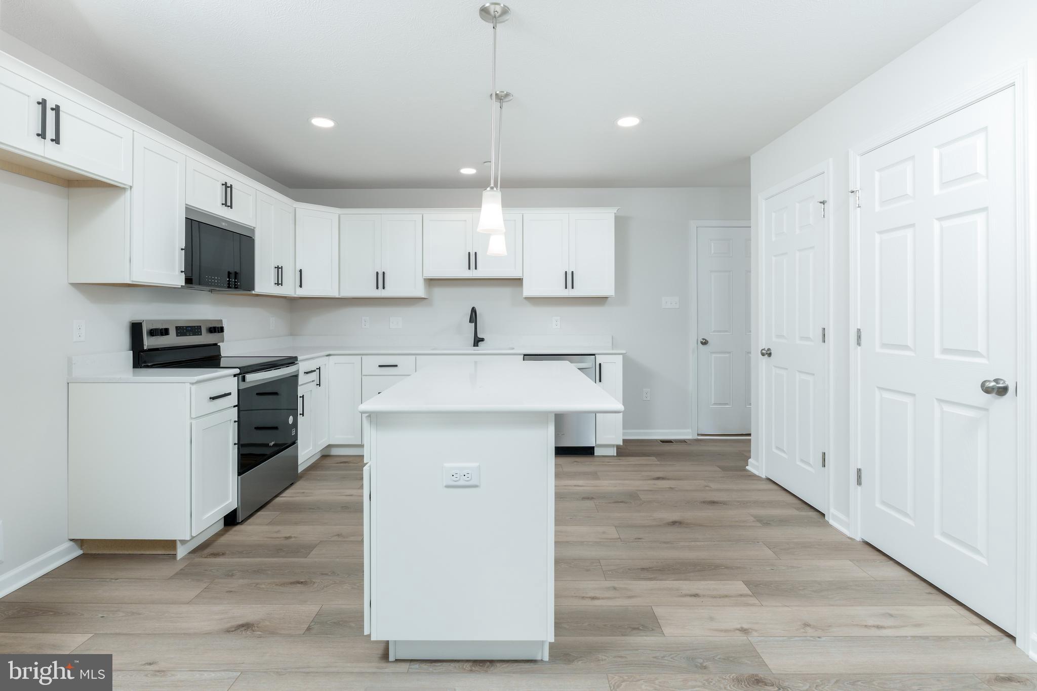 GRAYS POINTE - Residential