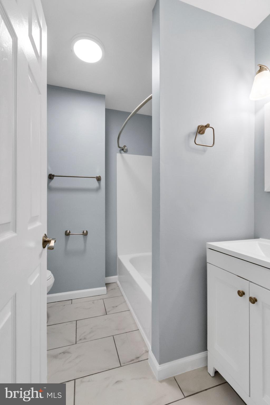 MIDDLE EAST - Residential Lease