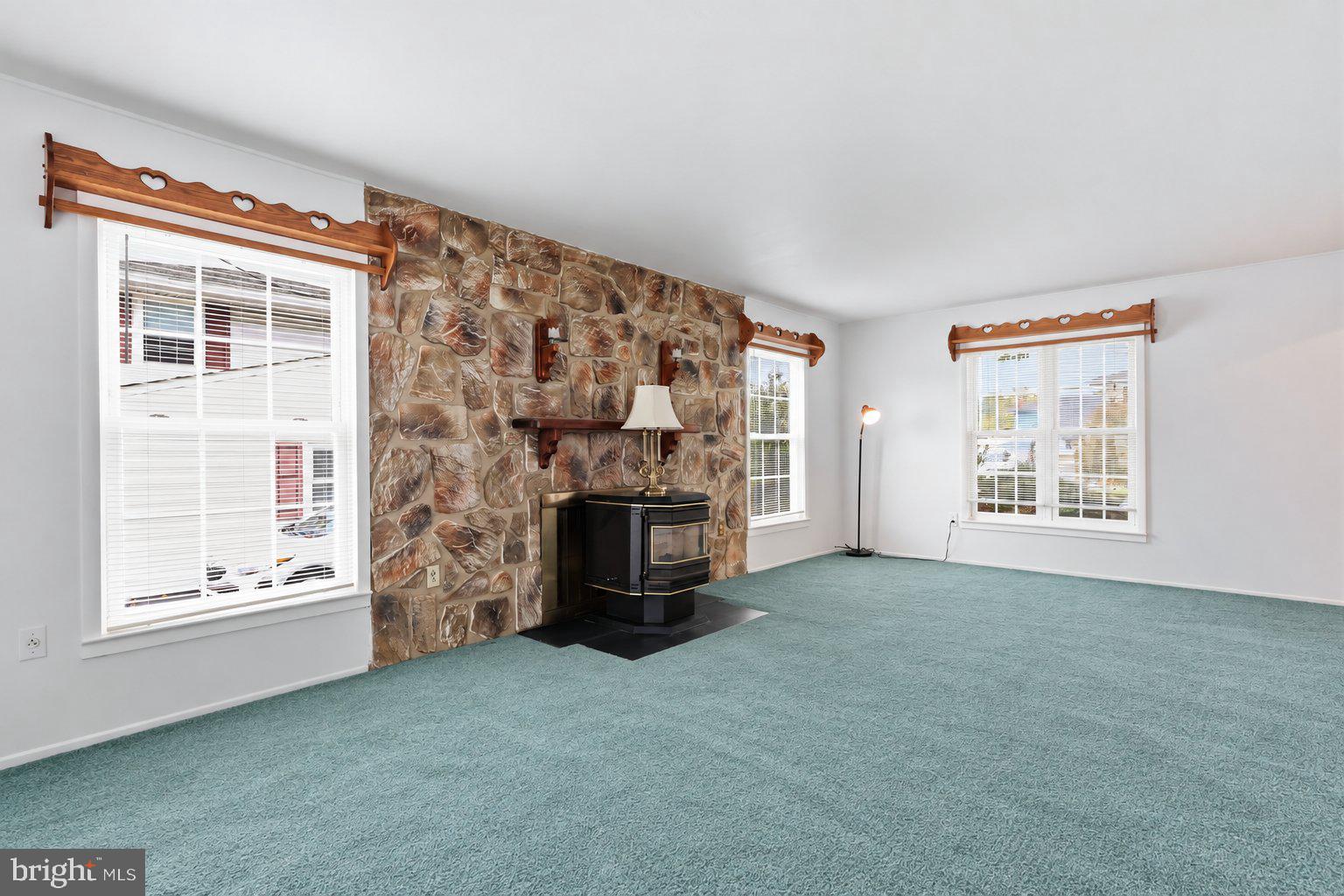 16 TWEED ROAD