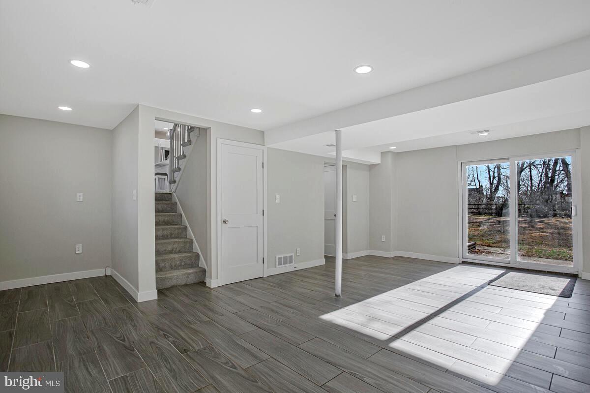 WHITEHALL BEACH - Residential