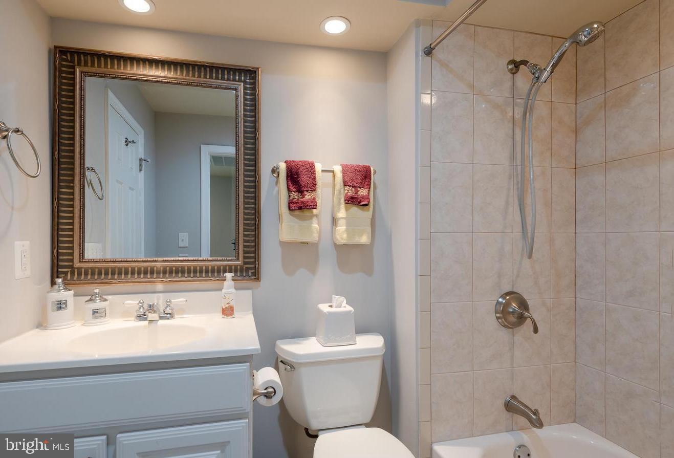 SHIRLEY PARK - Residential