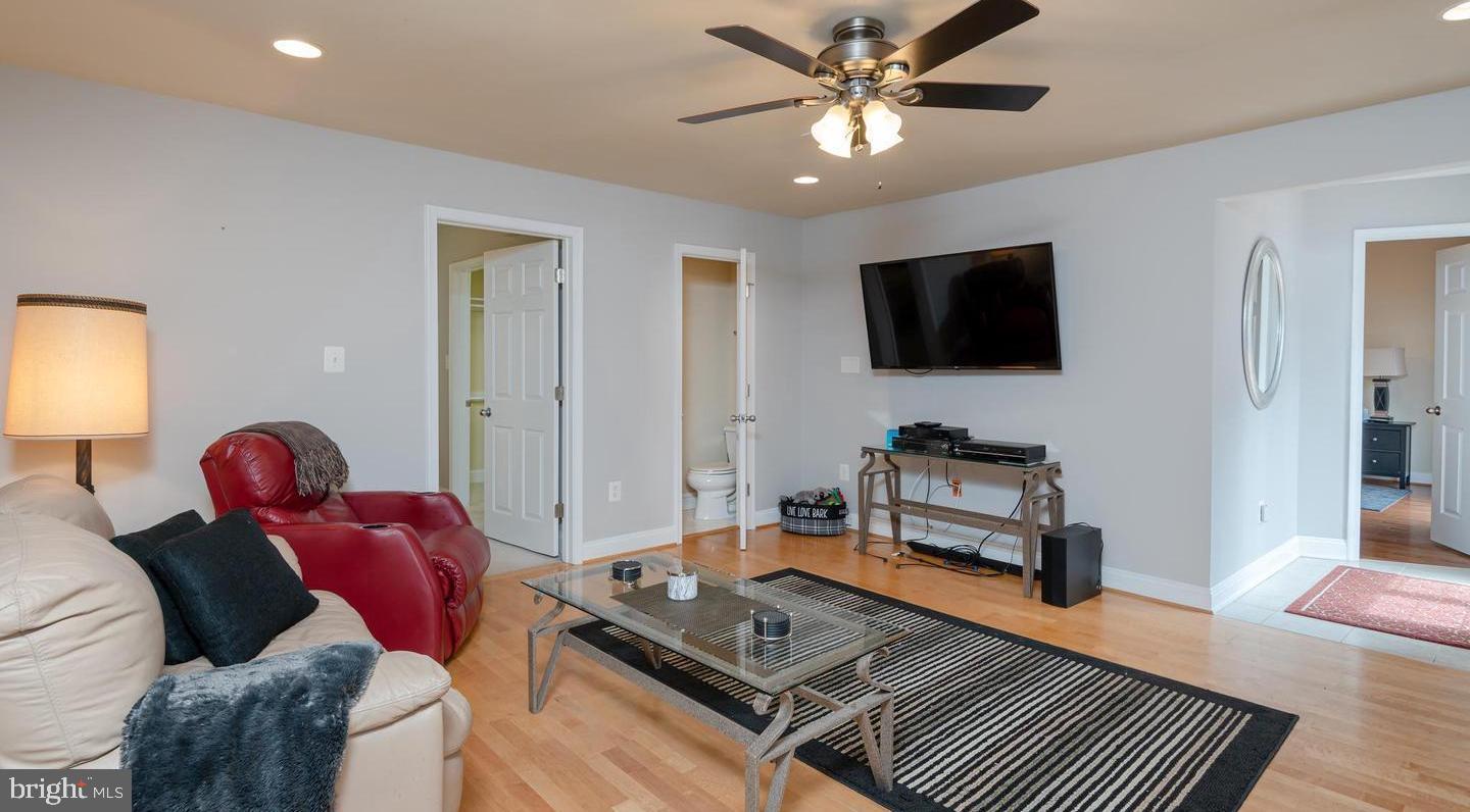 SHIRLEY PARK - Residential