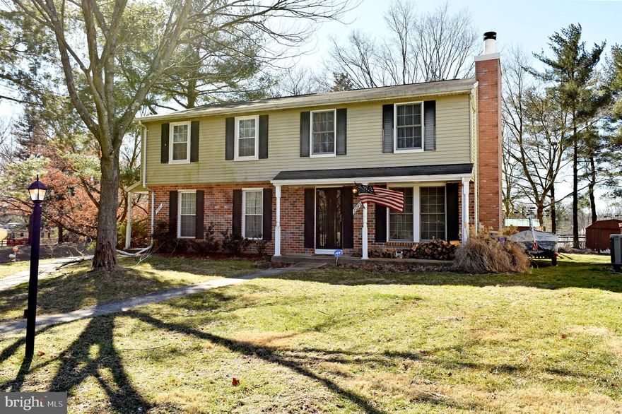 Freshly painted 3 bedroom 1.5 bath duplex with hardwood floors has updated kitchen with stainless steel appliances and silestone countertops. Large fenced backyard and deck with a view! Unfinished basement with front loading washer/dryer. Close to restaurants, outdoor enjoyment and major commuter routes. Pets allowed on a case by case basis.