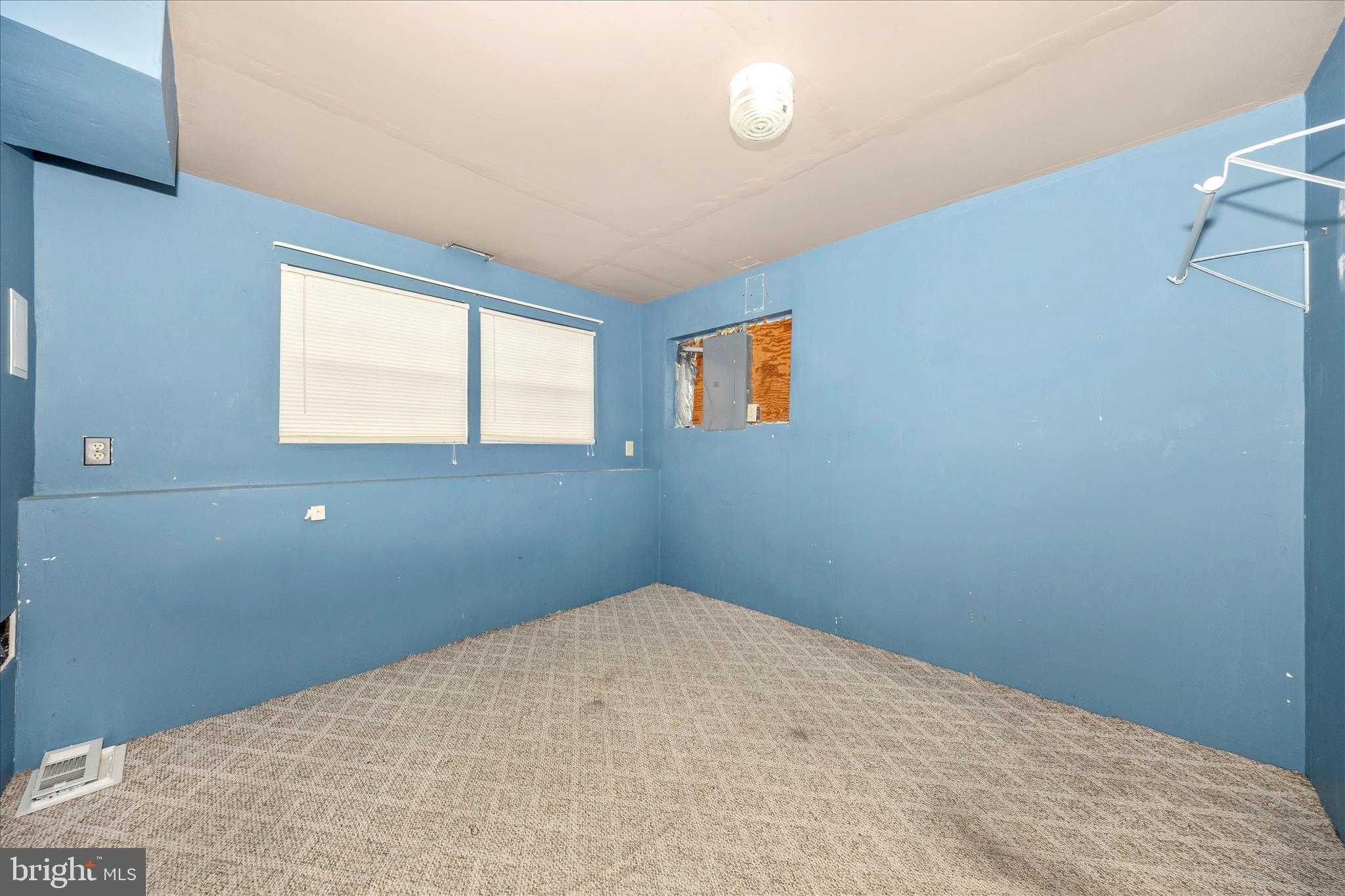 WHISPERING HILLS - Residential