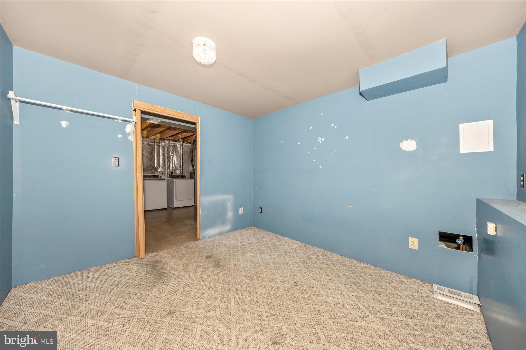 WHISPERING HILLS - Residential