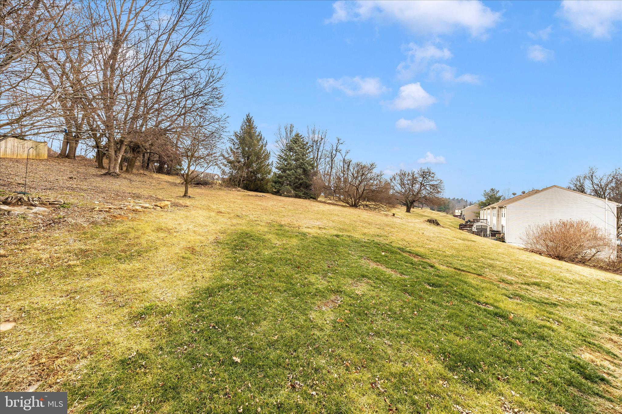 WHISPERING HILLS - Residential