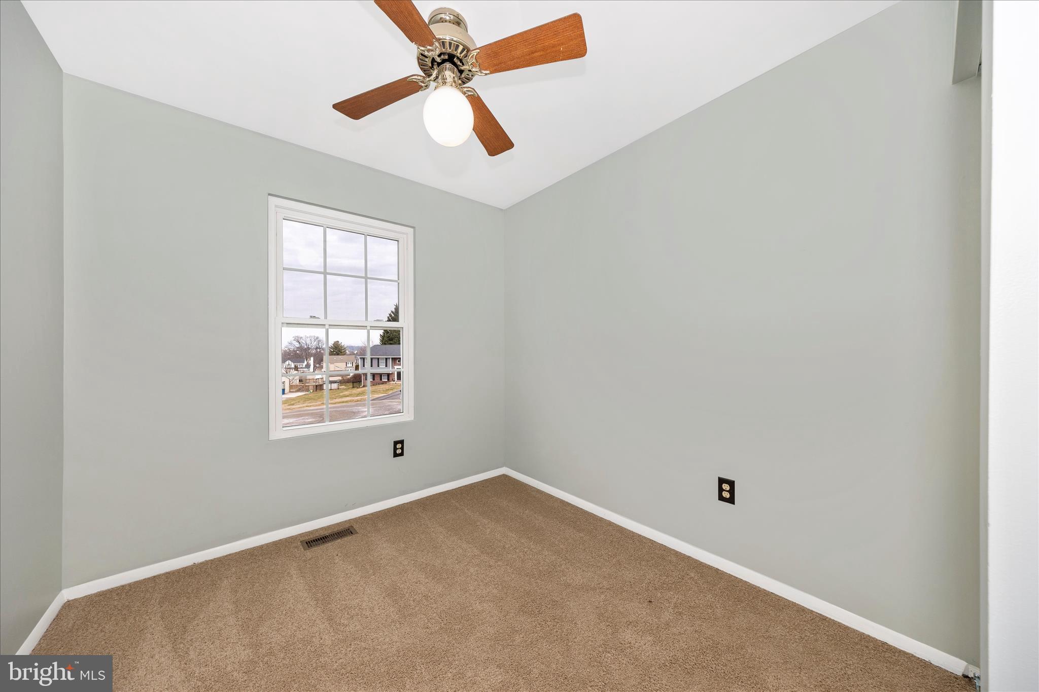 WHISPERING HILLS - Residential