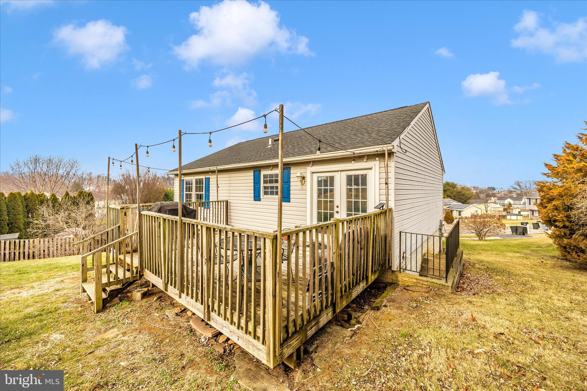 WHISPERING HILLS - Residential