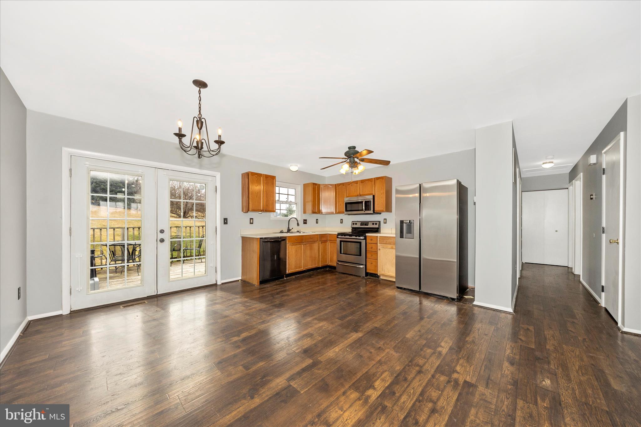 WHISPERING HILLS - Residential