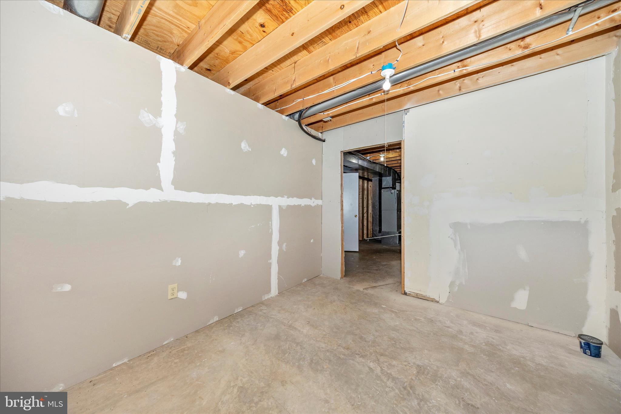 WHISPERING HILLS - Residential