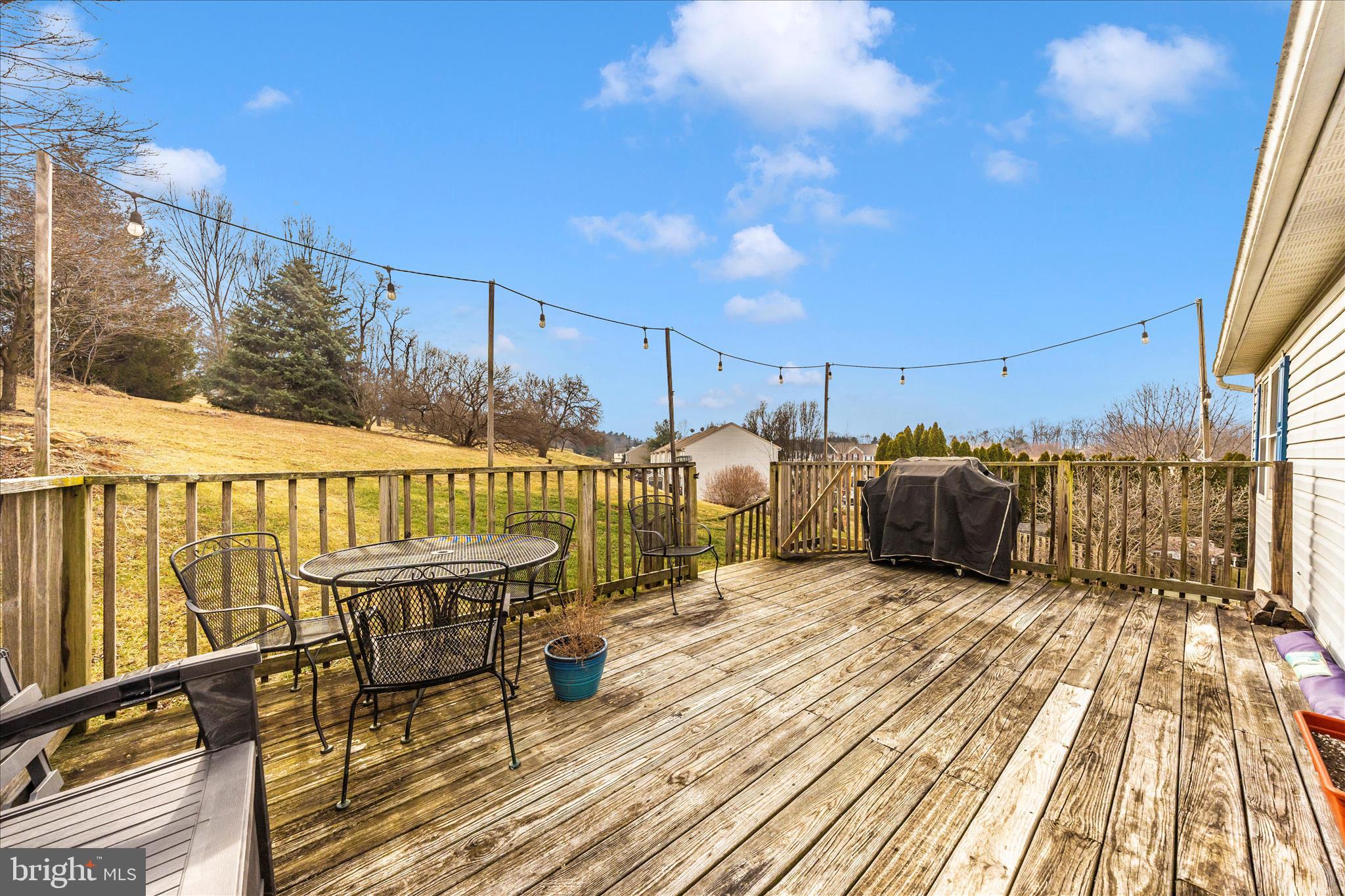 WHISPERING HILLS - Residential