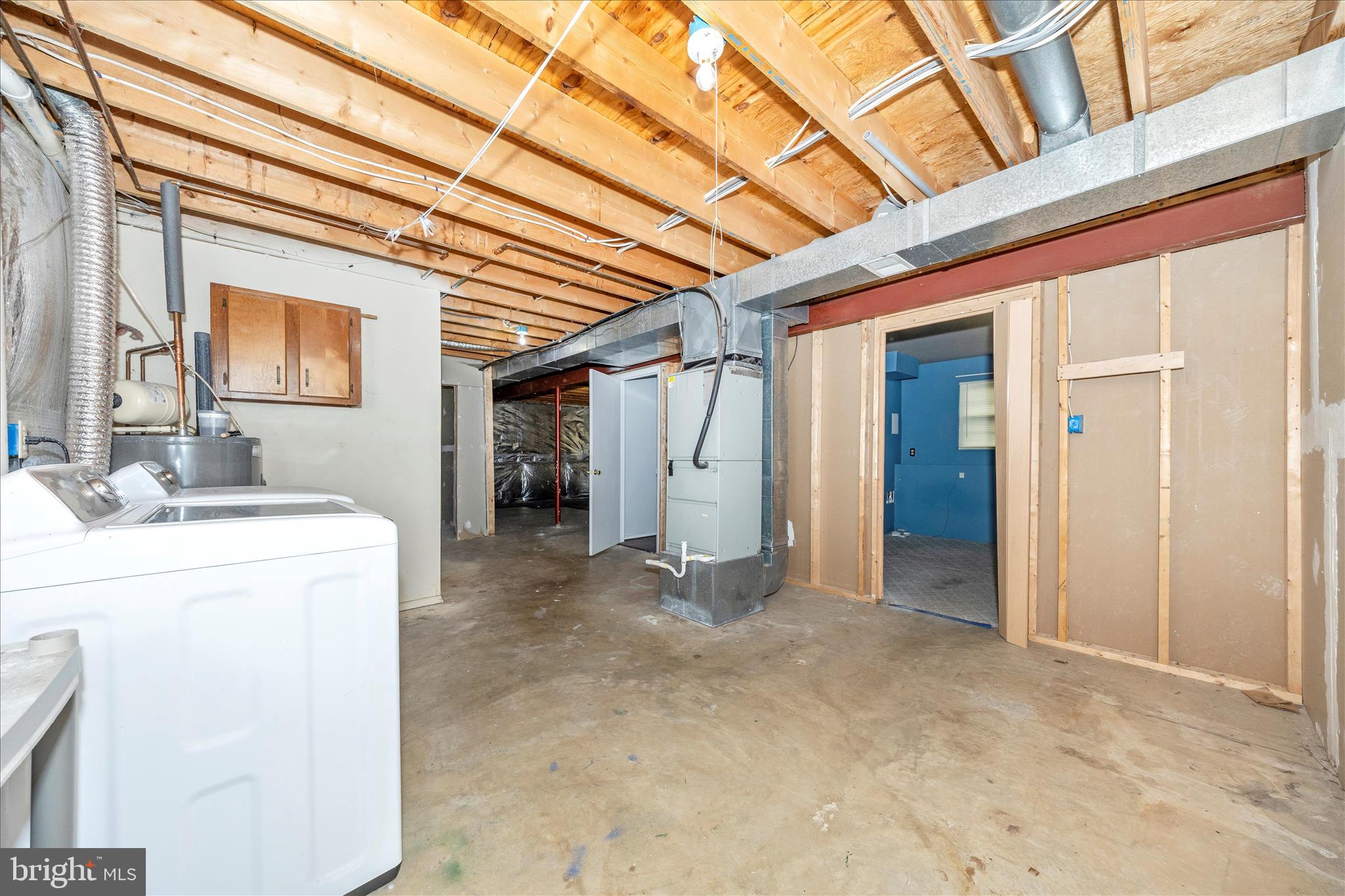 WHISPERING HILLS - Residential