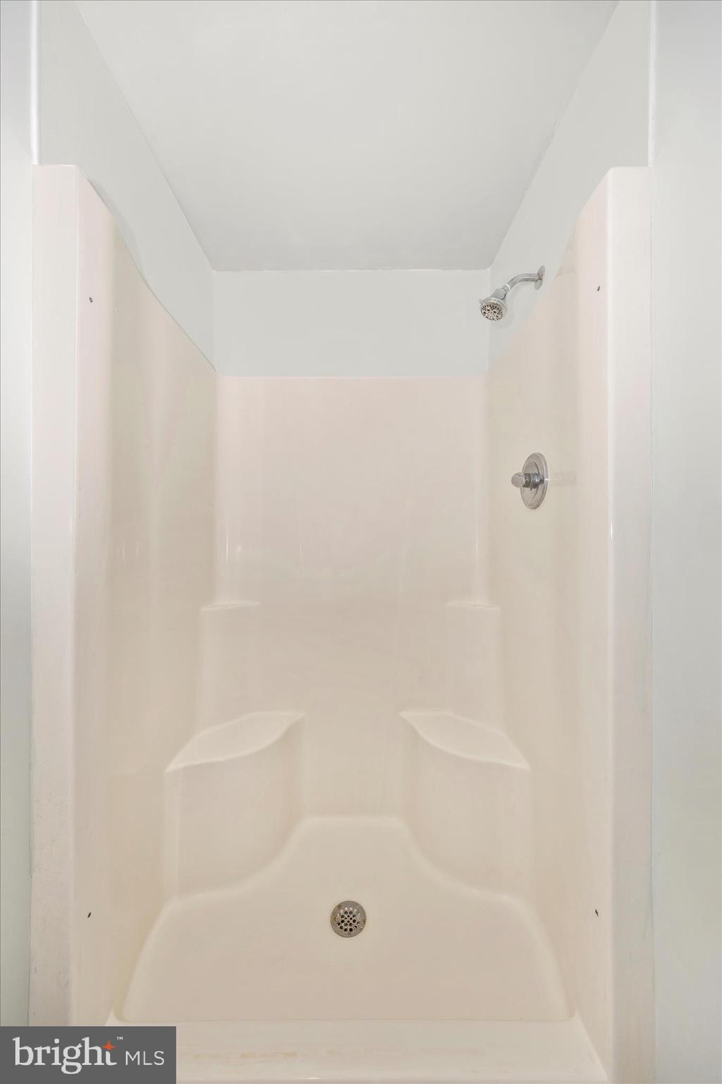 WHISPERING HILLS - Residential