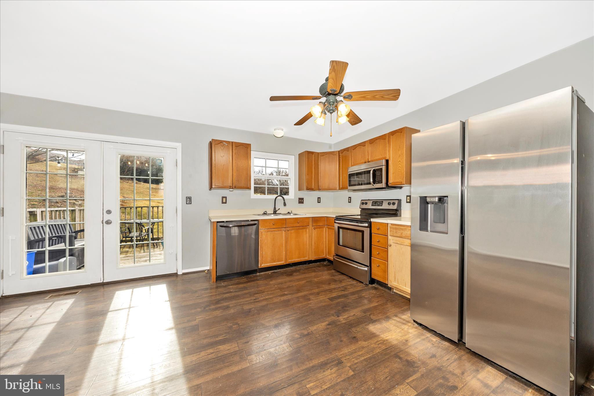 WHISPERING HILLS - Residential