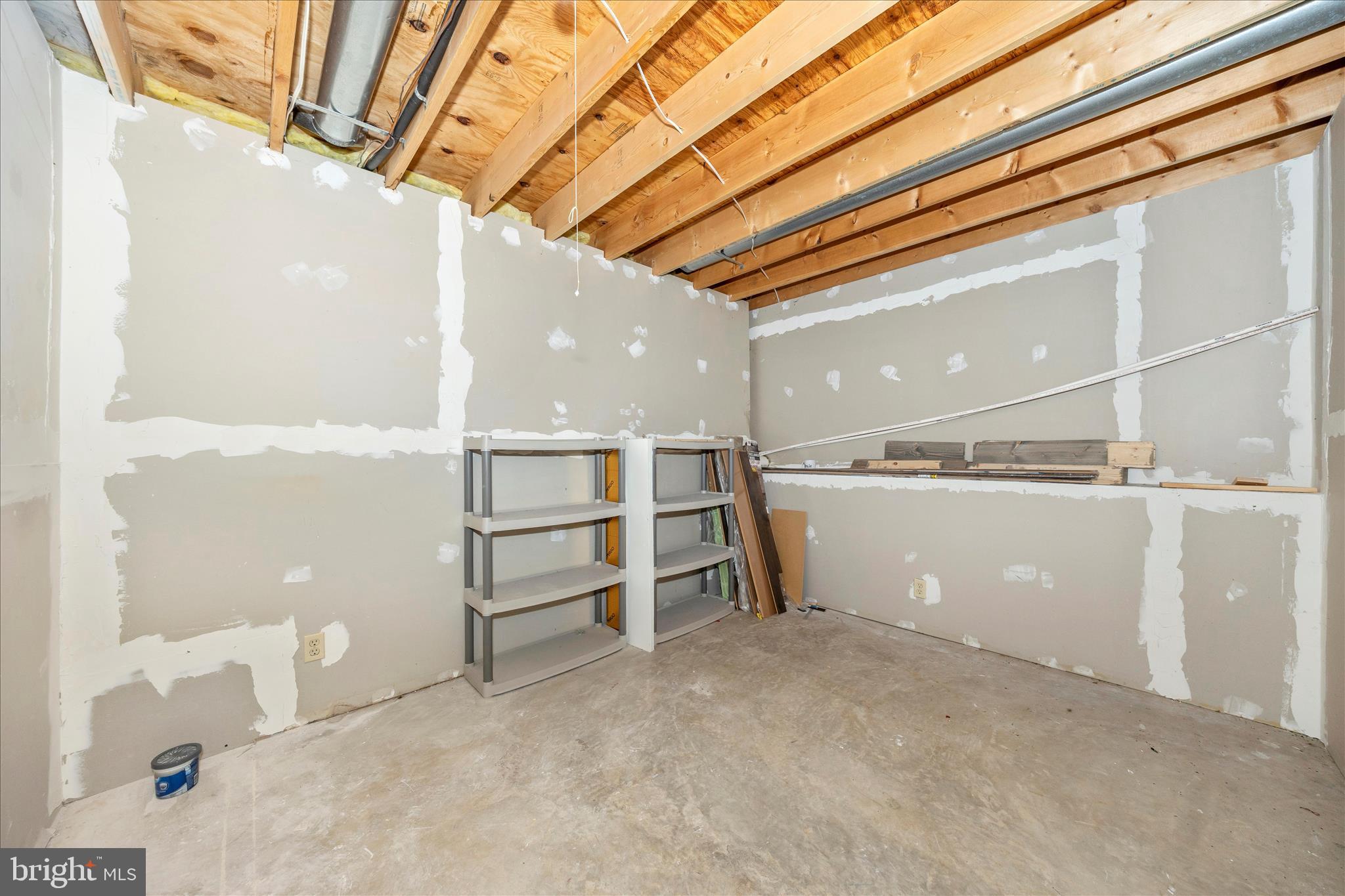 WHISPERING HILLS - Residential