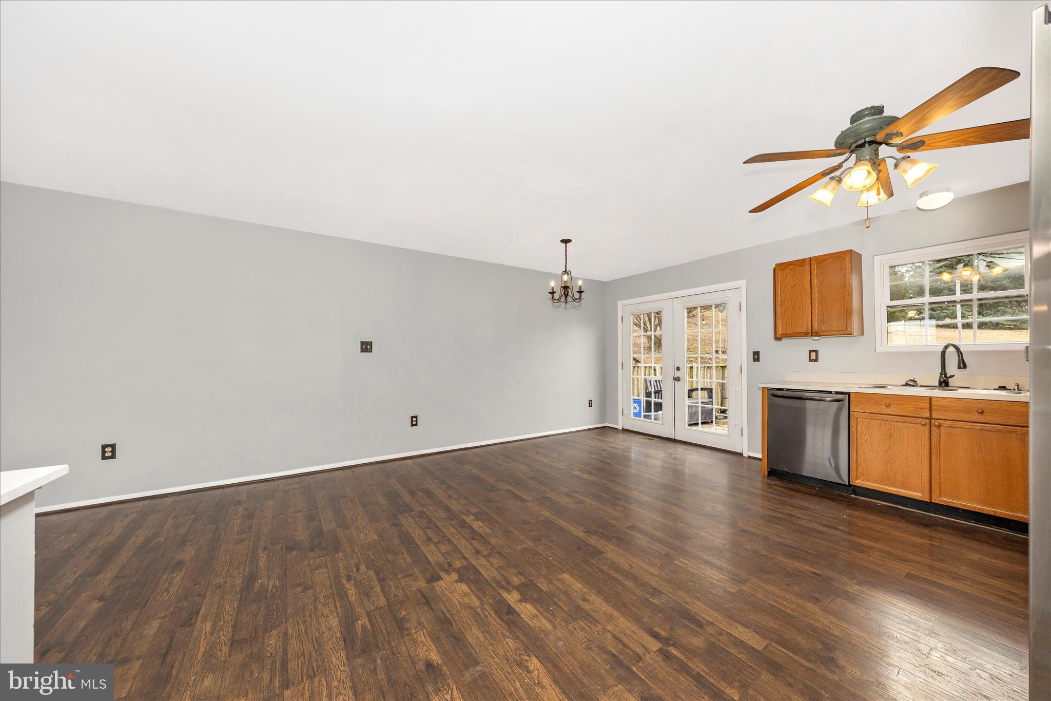 WHISPERING HILLS - Residential