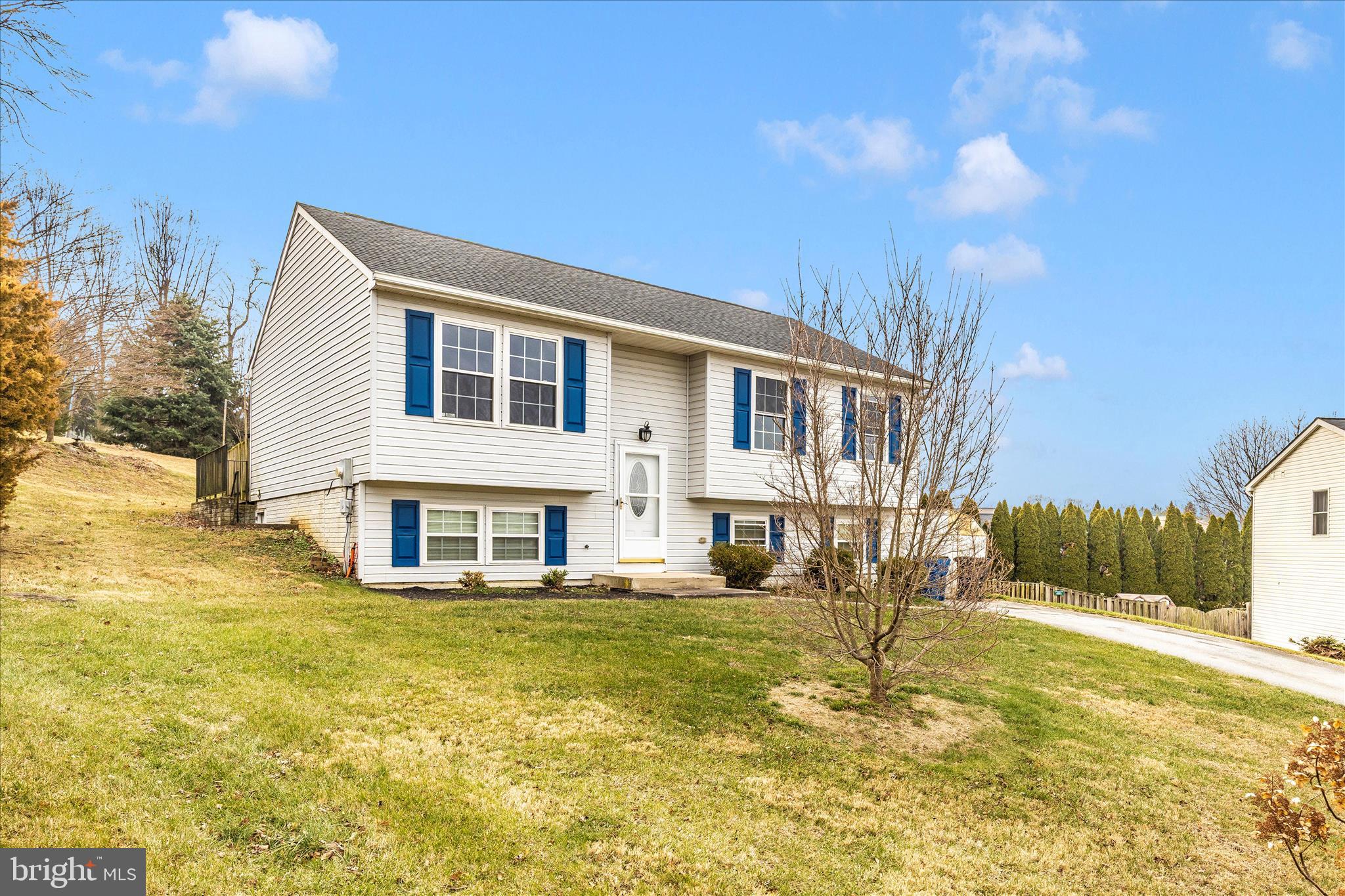 WHISPERING HILLS - Residential