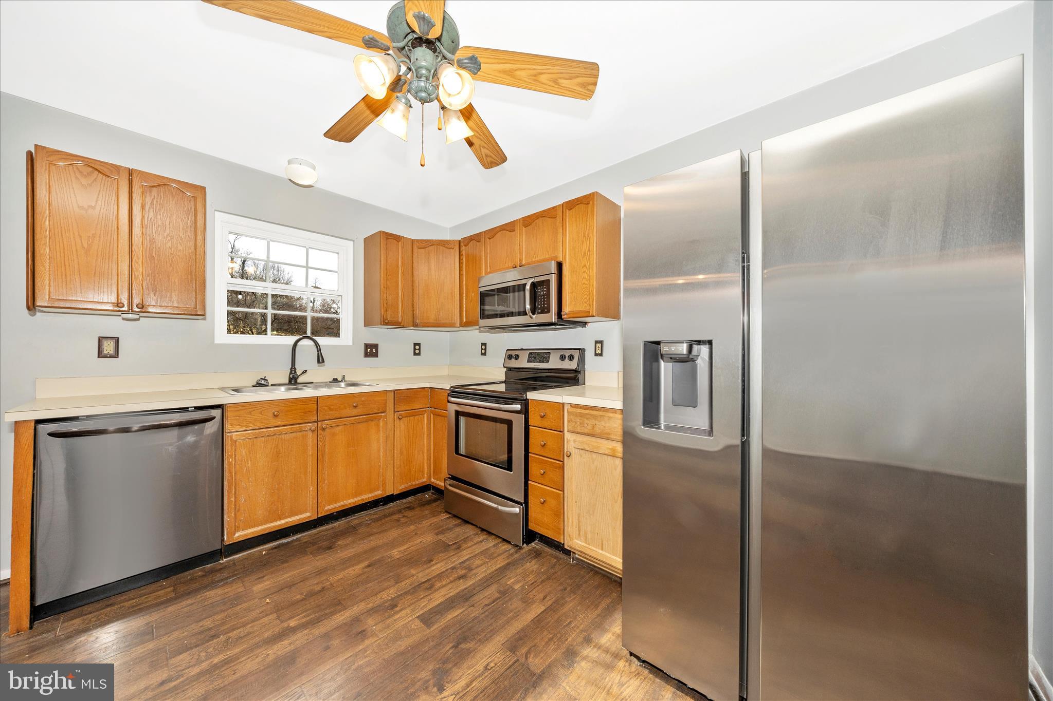 WHISPERING HILLS - Residential