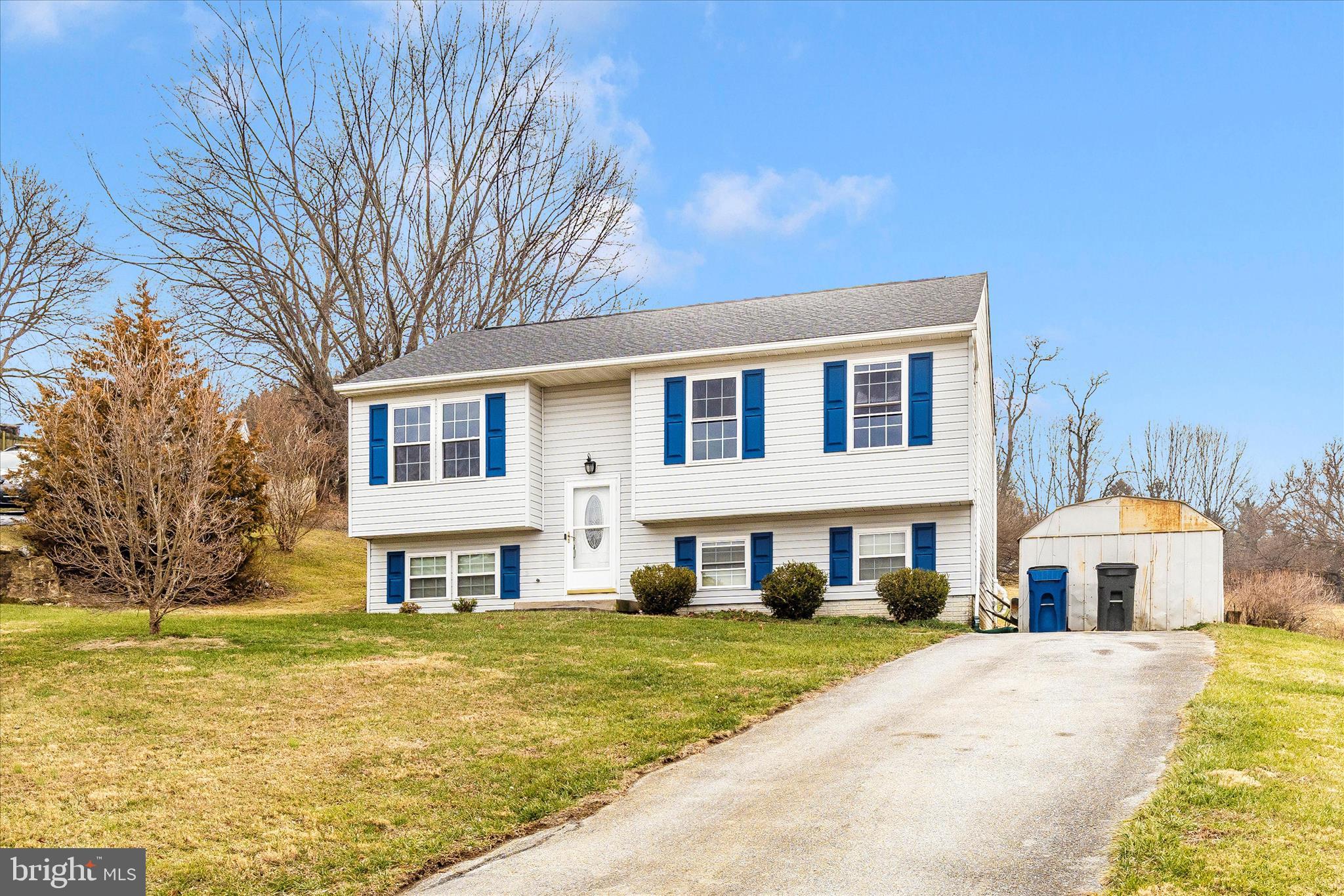 WHISPERING HILLS - Residential