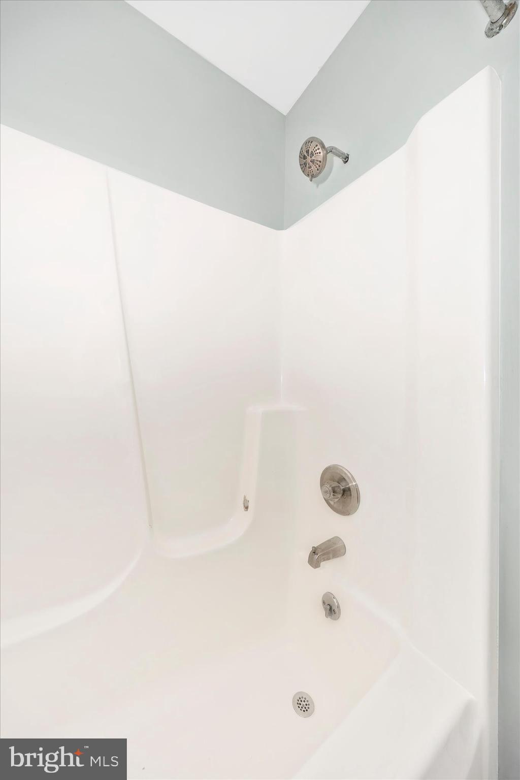 WHISPERING HILLS - Residential