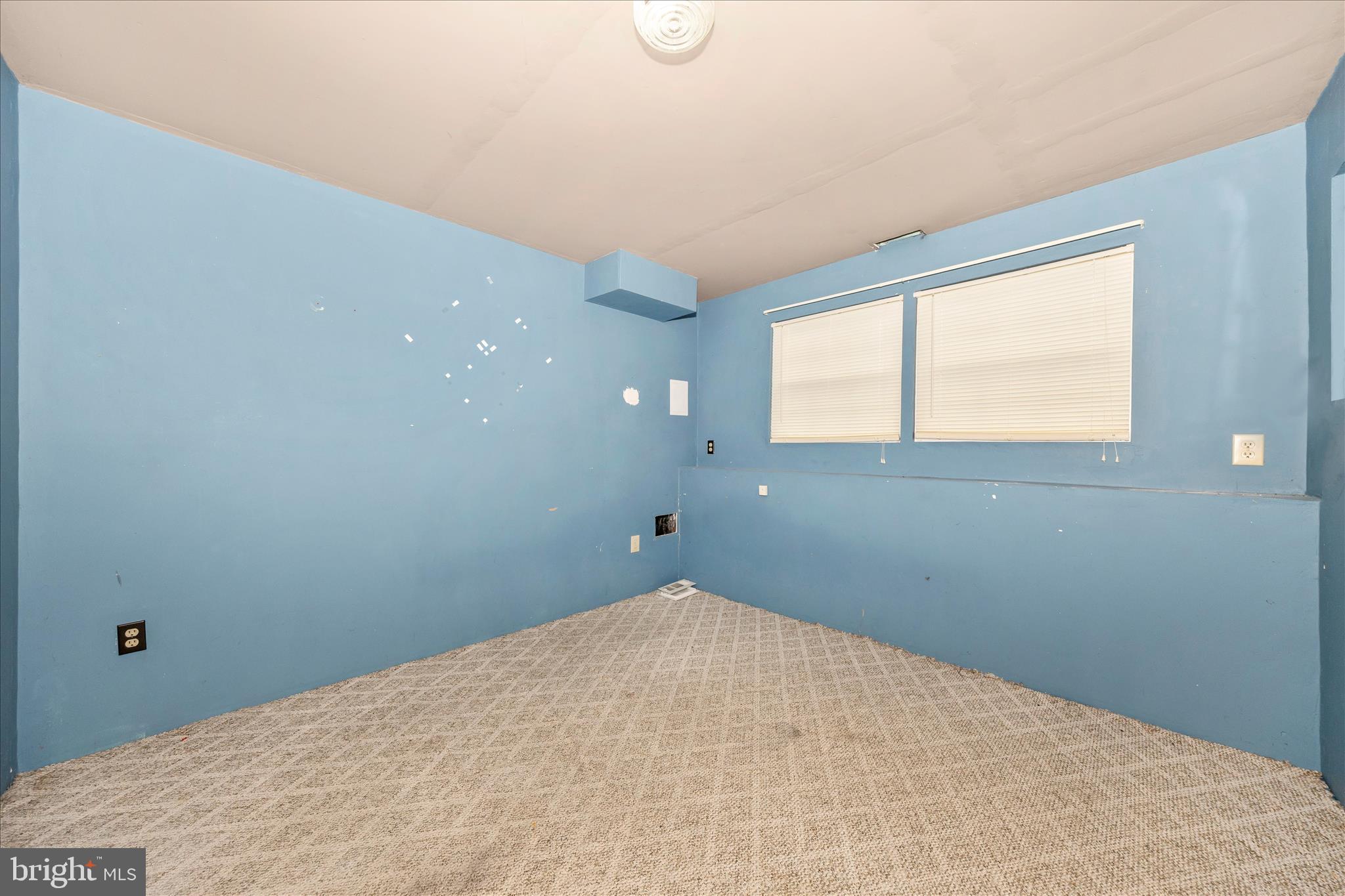 WHISPERING HILLS - Residential