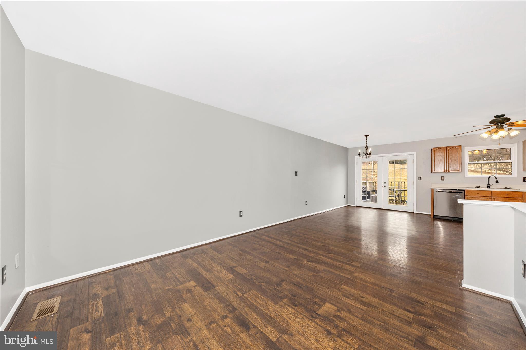 WHISPERING HILLS - Residential