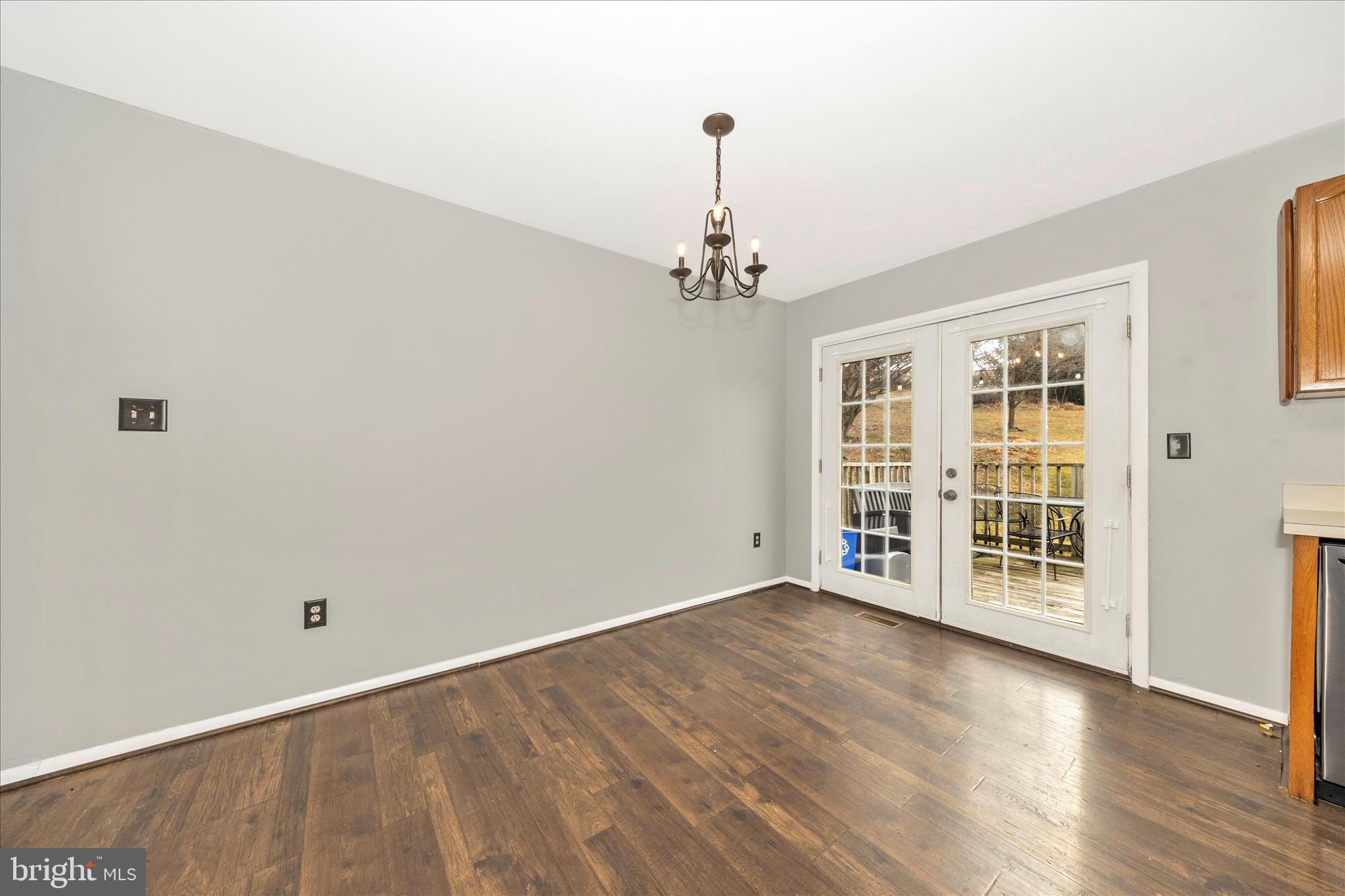 WHISPERING HILLS - Residential