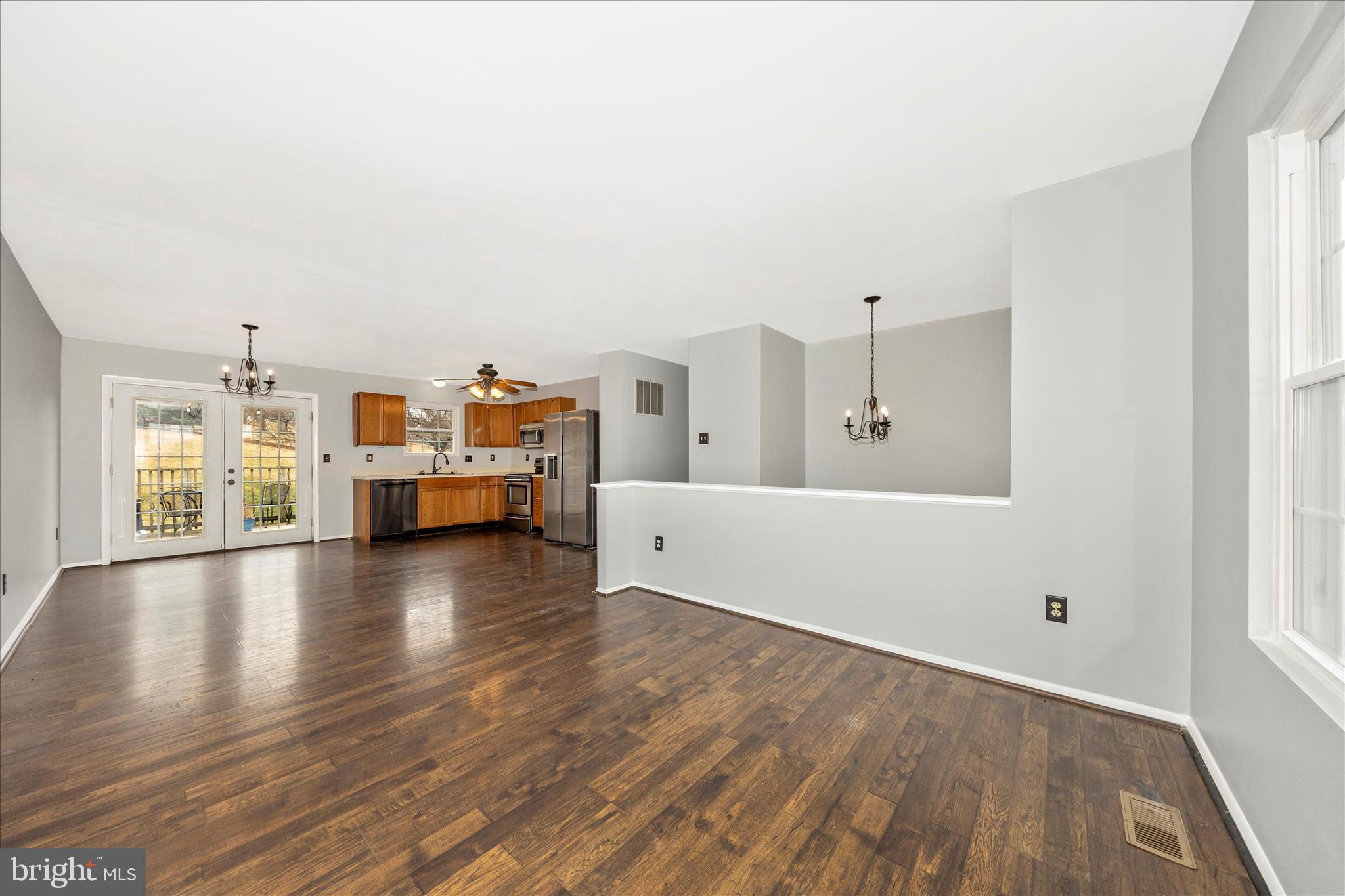 WHISPERING HILLS - Residential