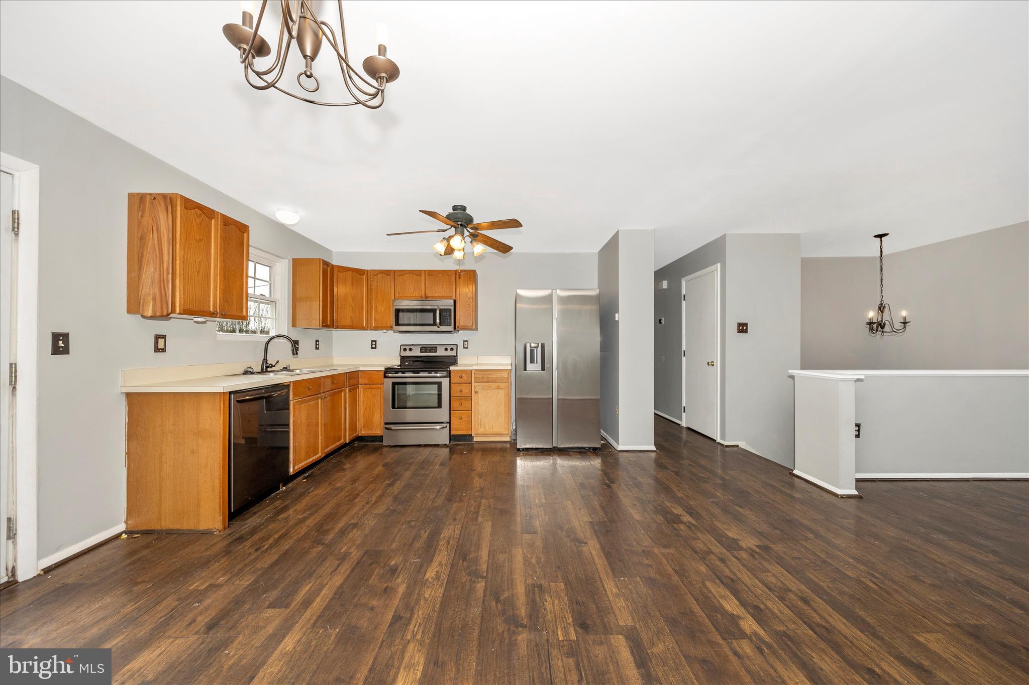 WHISPERING HILLS - Residential