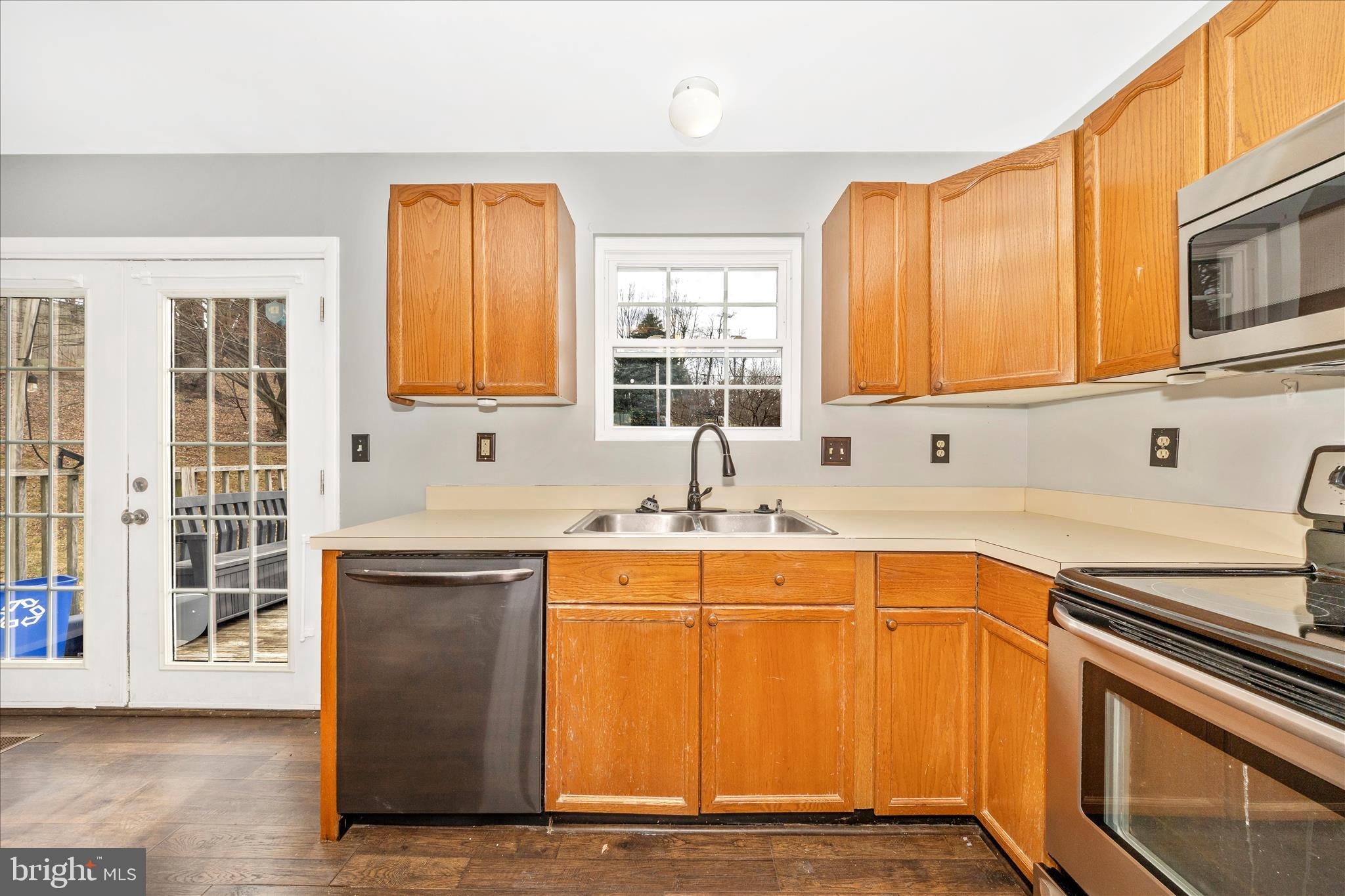 WHISPERING HILLS - Residential