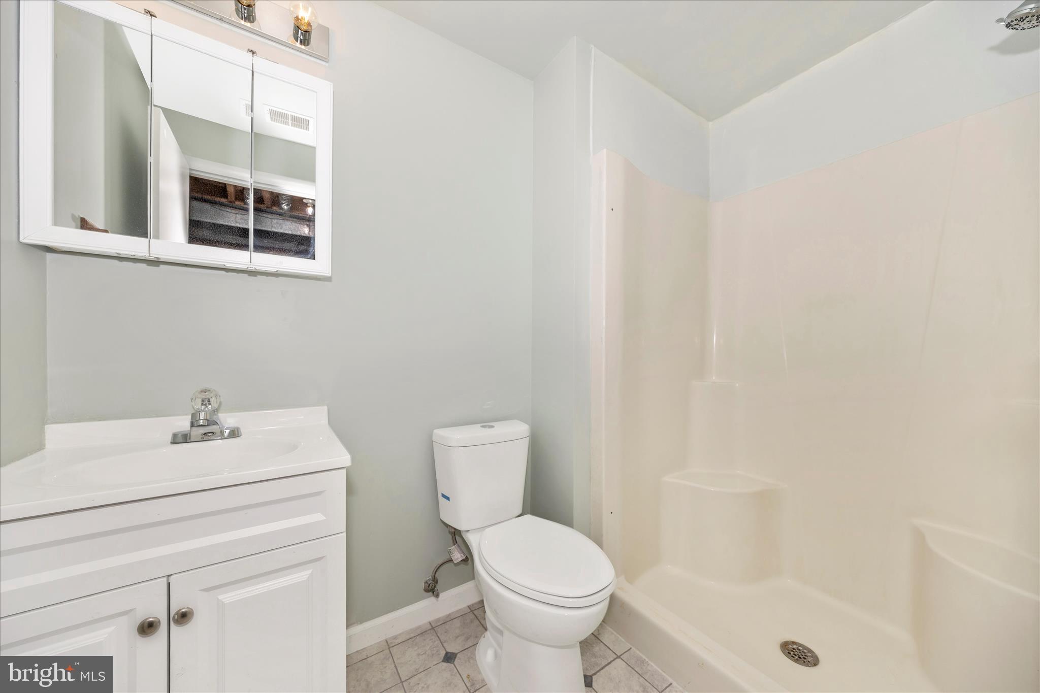 WHISPERING HILLS - Residential