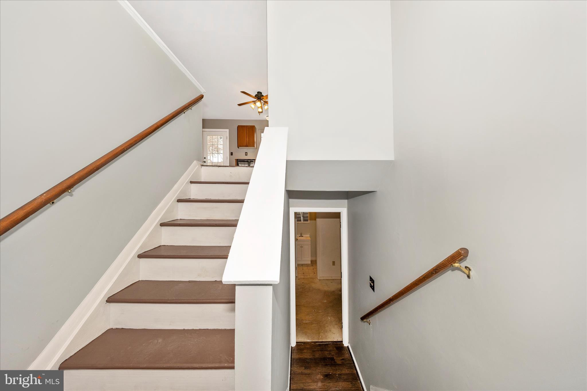 WHISPERING HILLS - Residential