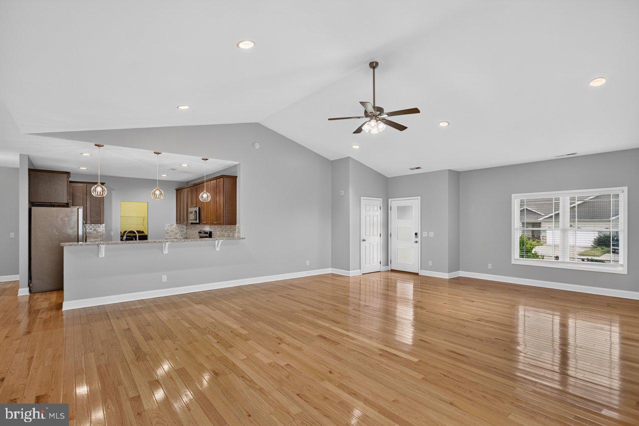 805 COLTSFOOT LANE