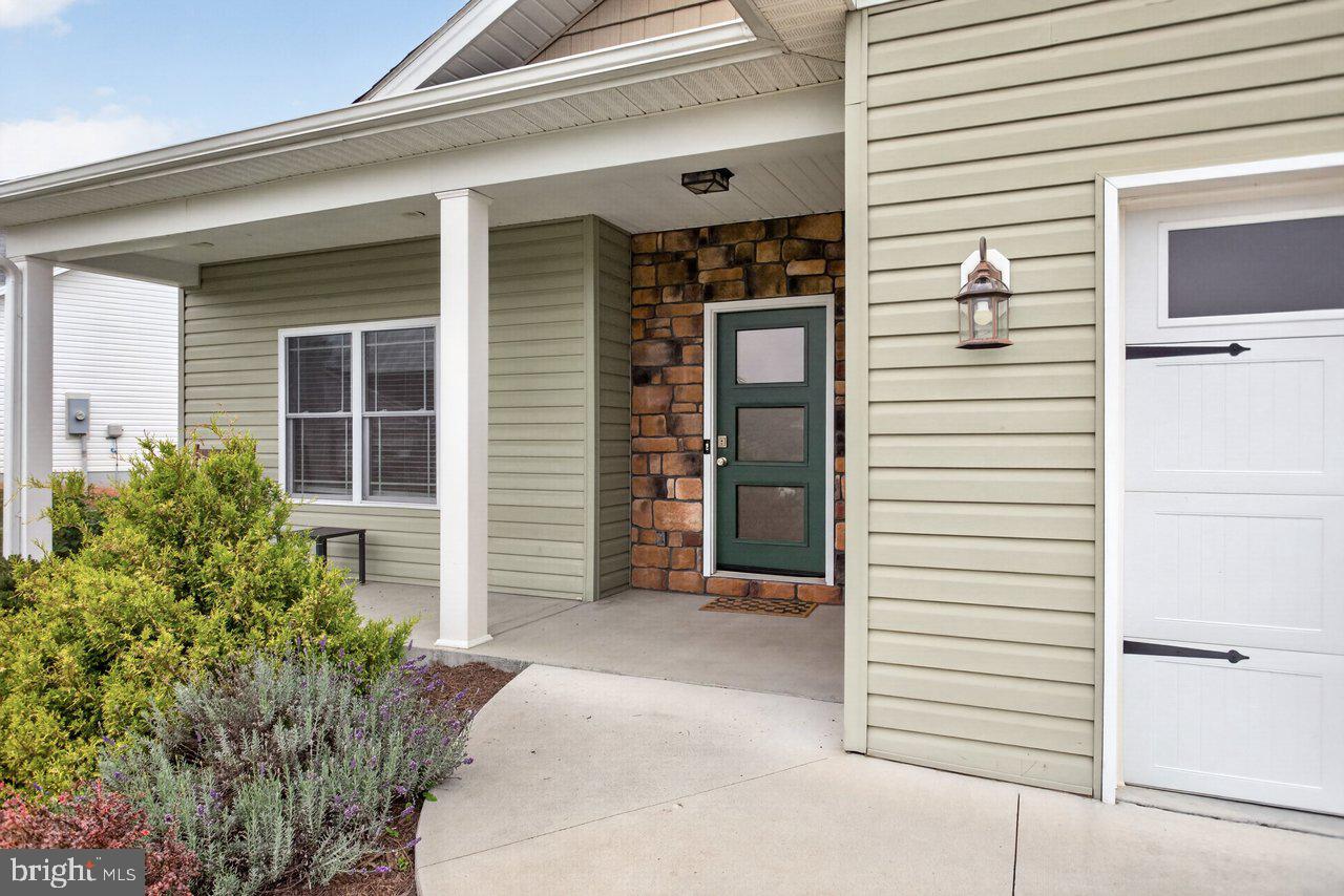 805 COLTSFOOT LANE