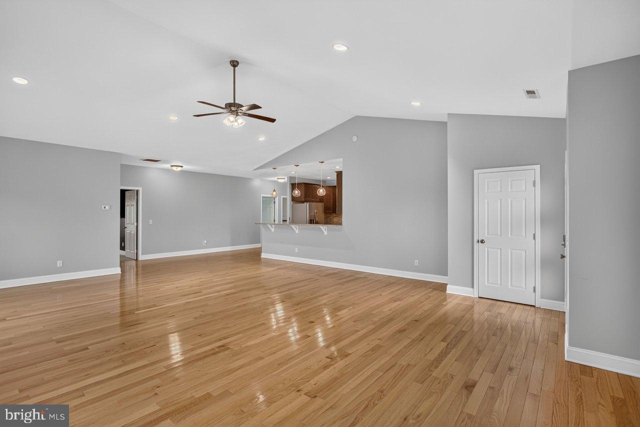 805 COLTSFOOT LANE