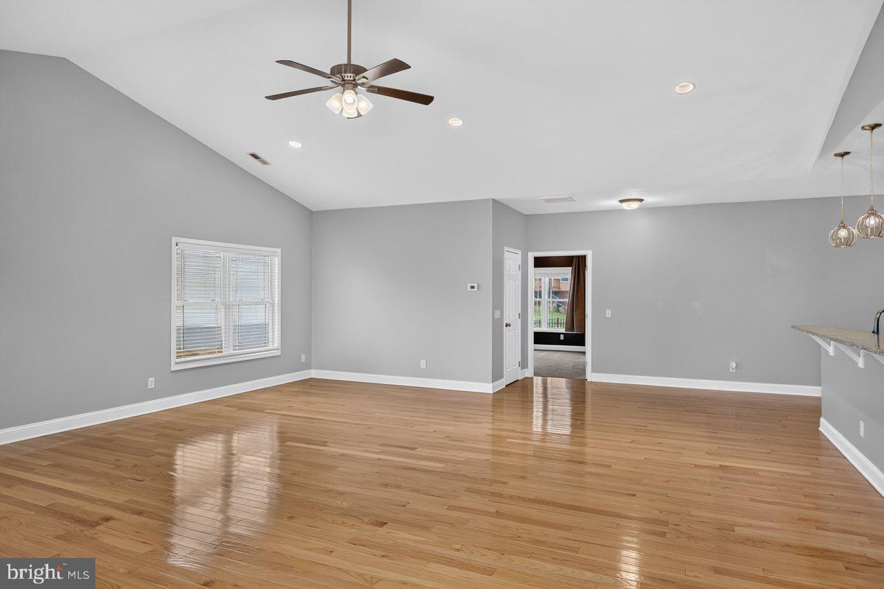 805 COLTSFOOT LANE