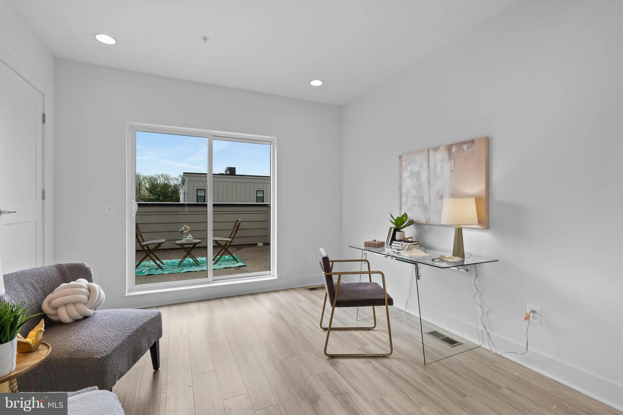 Falls Church, Virginia 22042, United States, 3 Bedrooms Bedrooms, ,4 BathroomsBathrooms,Residential,Active,7977