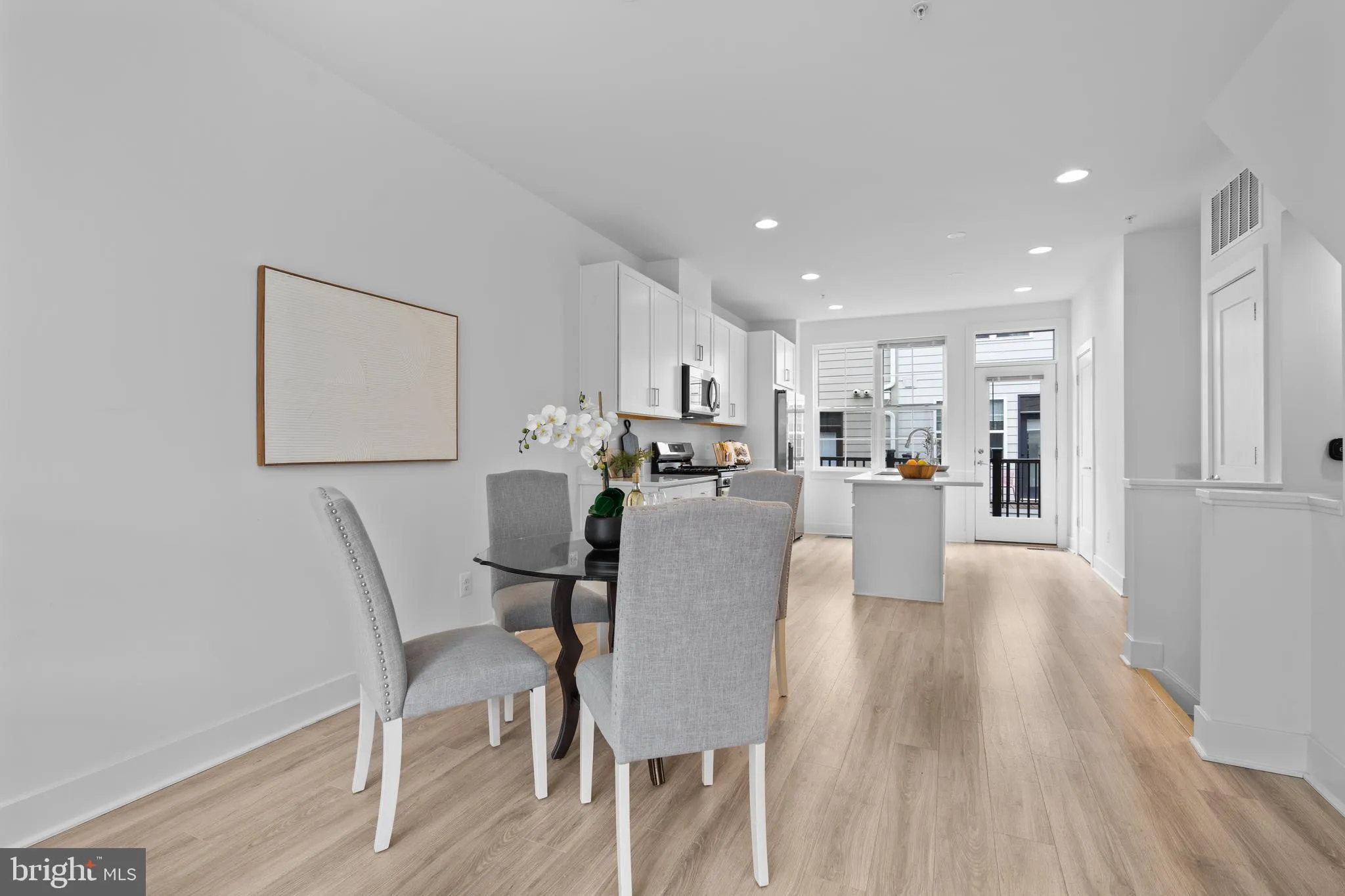 Falls Church, Virginia 22042, United States, 3 Bedrooms Bedrooms, ,4 BathroomsBathrooms,Residential,Active,7977