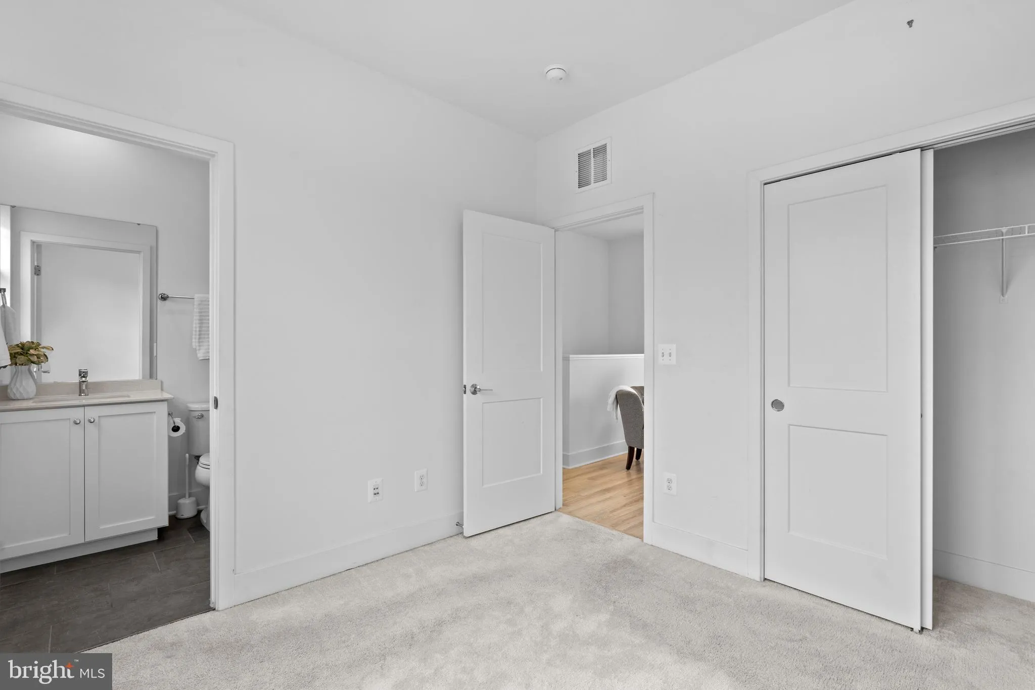 Falls Church, Virginia 22042, United States, 3 Bedrooms Bedrooms, ,4 BathroomsBathrooms,Residential,Active,7977