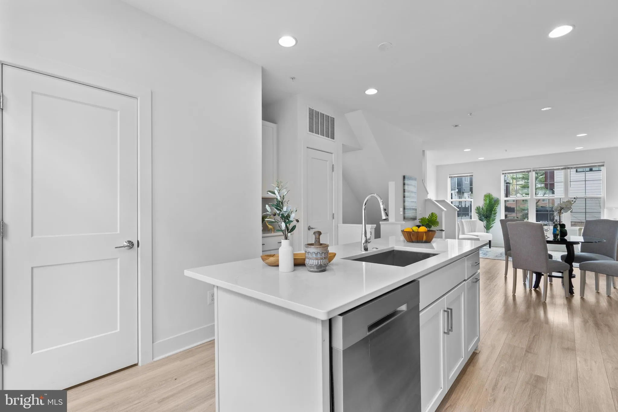 Falls Church, Virginia 22042, United States, 3 Bedrooms Bedrooms, ,4 BathroomsBathrooms,Residential,Active,7977