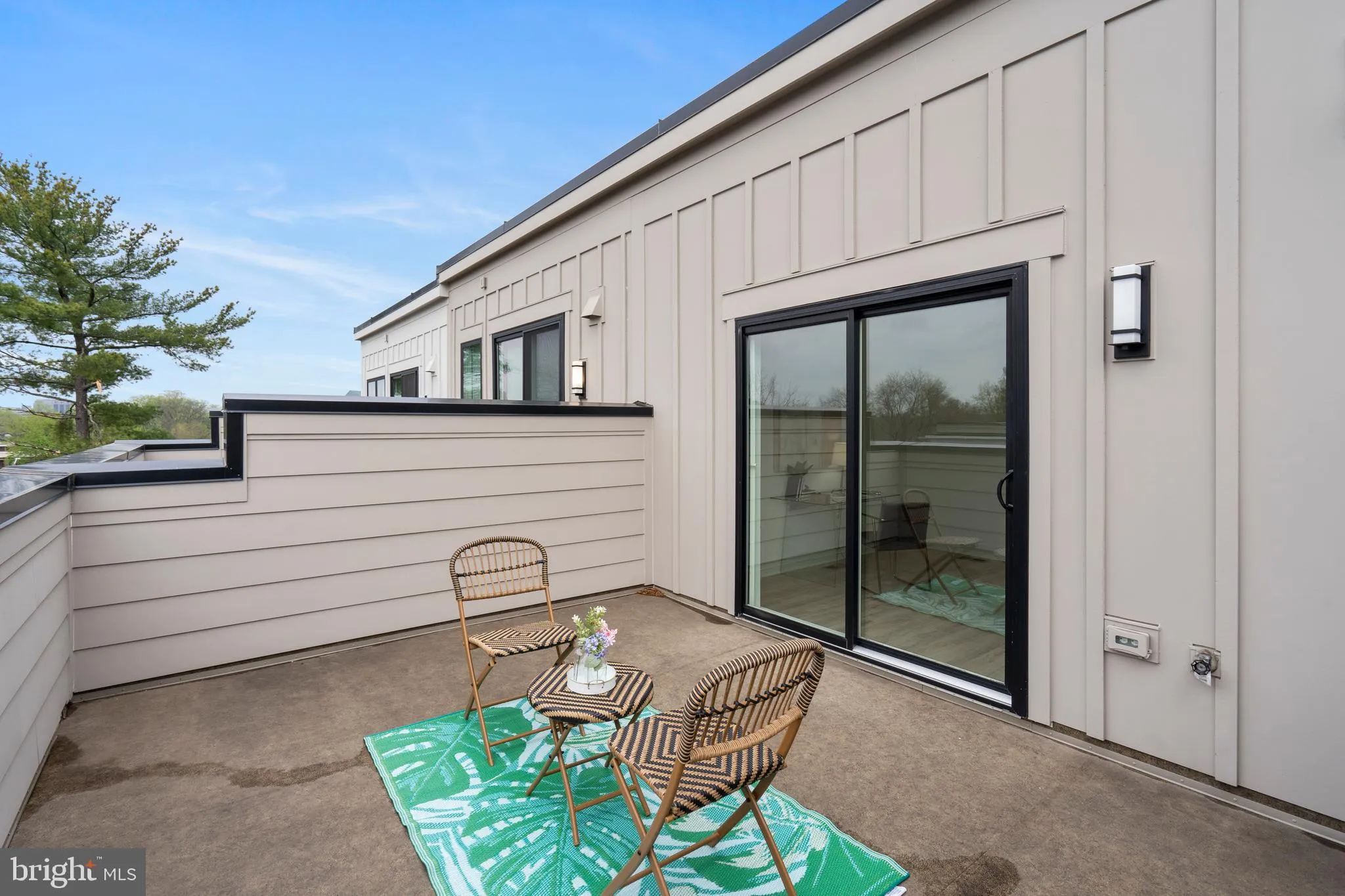 Falls Church, Virginia 22042, United States, 3 Bedrooms Bedrooms, ,4 BathroomsBathrooms,Residential,Active,7977