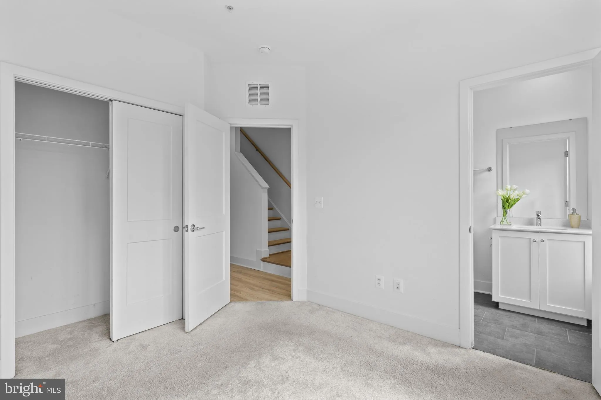 Falls Church, Virginia 22042, United States, 3 Bedrooms Bedrooms, ,4 BathroomsBathrooms,Residential,Active,7977